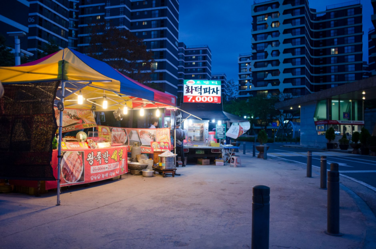 Pojangmacha: How to Read a Korean Street-Food Tent (and Not Get Ripped Off)